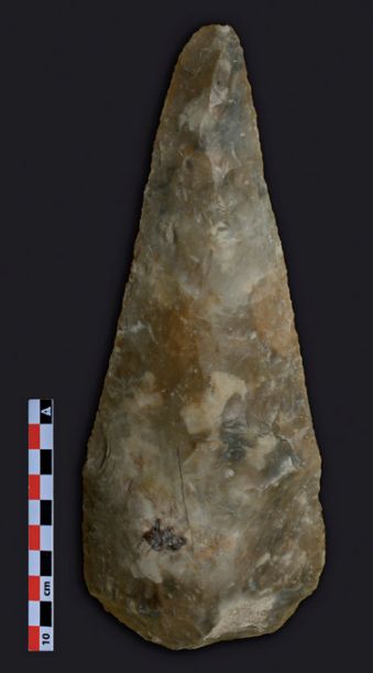 Biface de l'ancienne manufacture des tabacs (crédits : Marc Laroche))