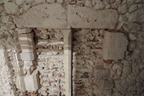 Fenêtre à meneau du 13e-14e siècle, rue Guillaume à Orléans (crédits : Pôle d'archéologie, 2020)
