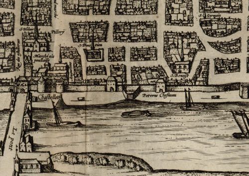 Poternes donnant sur la Loire visibles sur le plan de Rancurel (1581), entre le Châtelet et la tour Carrée (BMO, res ZH 34)