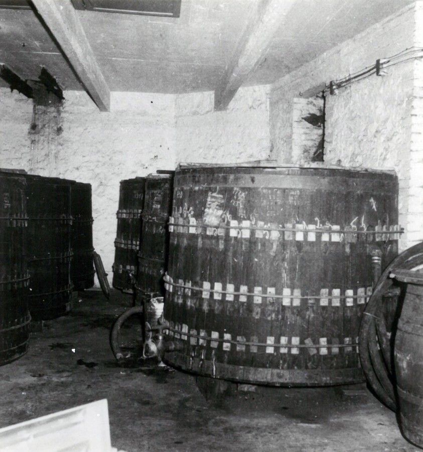 Bacs à moutarde, établissements Dessaux-Fils en 1950 (crédits : R. Malnoury, source : AMO, C1953-1959)