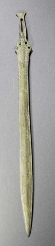 Epée pistilliforme (crédits : Ch. Camus, Musées d'Orléans, 2019)