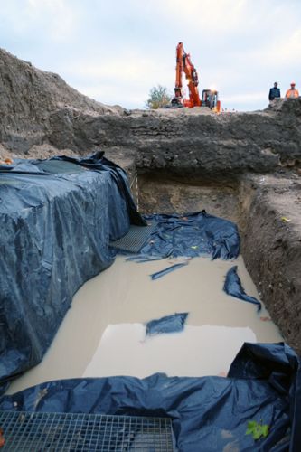 Les conséquences d'une nuit d'orage en octobre : une tranchée inondée et une partie du nettoyage à recommencer ! (crédits : Pôle d'archéologie, 2022)