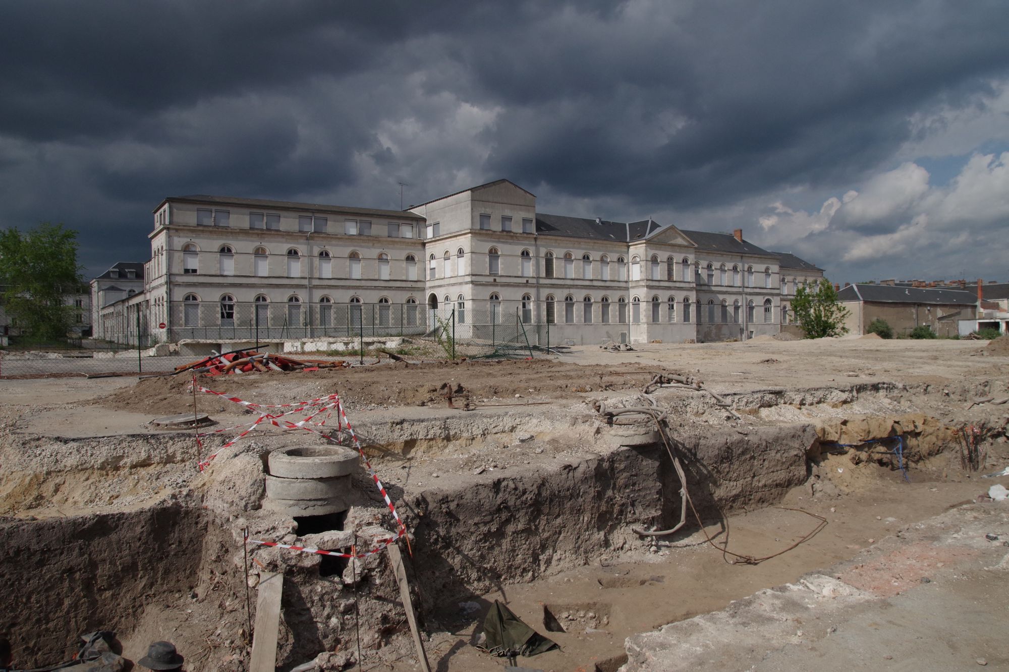 Fouille de l'ancien Hôpital Porte Madeleine - Story map