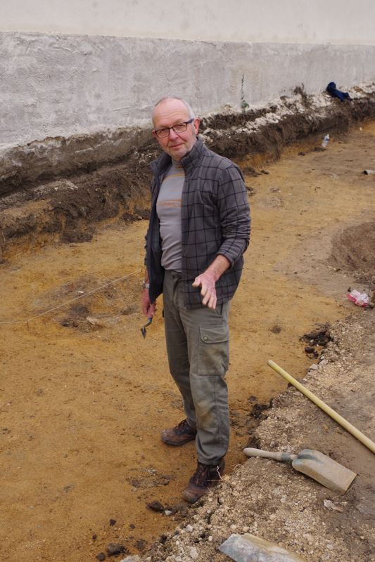 Jean-Marie (Fédération Archéologique du Loiret) nous accompagne sur le terrain depuis mars 2022 (crédits : Pôle d'archéologie, 2022)