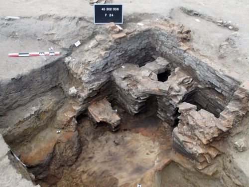 Four de potier ou de tuilier du haut Moyen Âge retrouvé sur le site de Saran "Voie Nouvelle" (crédits : Pôle d'Archéologie, 2014)