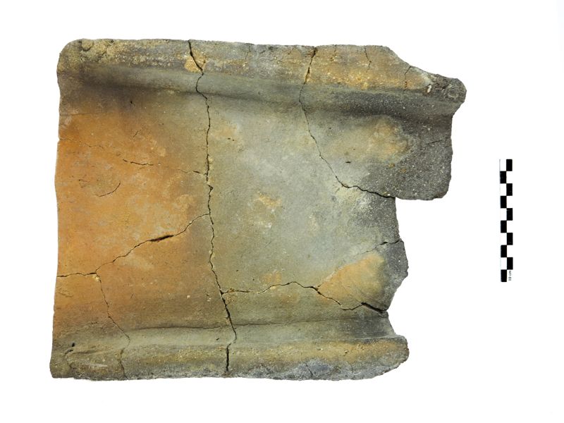 Module complet d'une tegula (1103-16-1) mis au jour dans l'atelier de potier de la Voie Nouvelle à Saran.