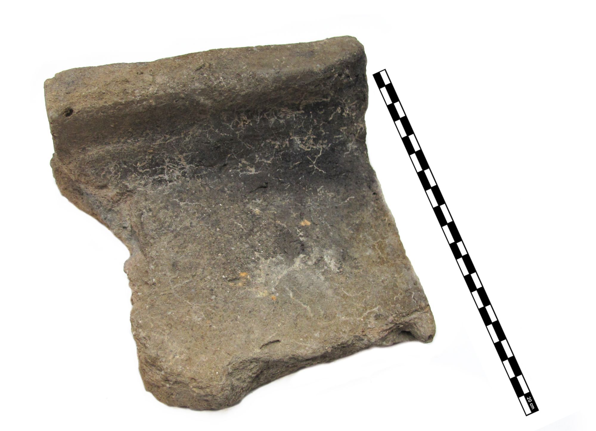 Les briques-chéneaux du site de La Médecinerie à Saran (Loiret)