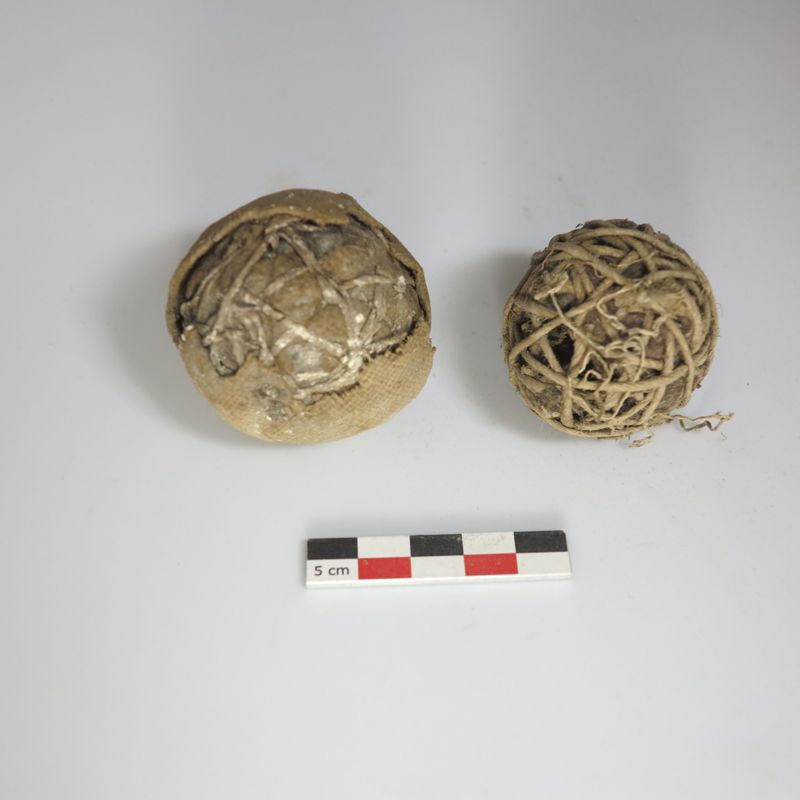 Découverte : des balles de jeu de paume retrouvées dans les murs d'Orléans