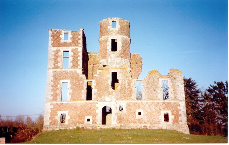 Façade principale du corps de logis, château de l'Isle en 2014 (PAVO, 2014).